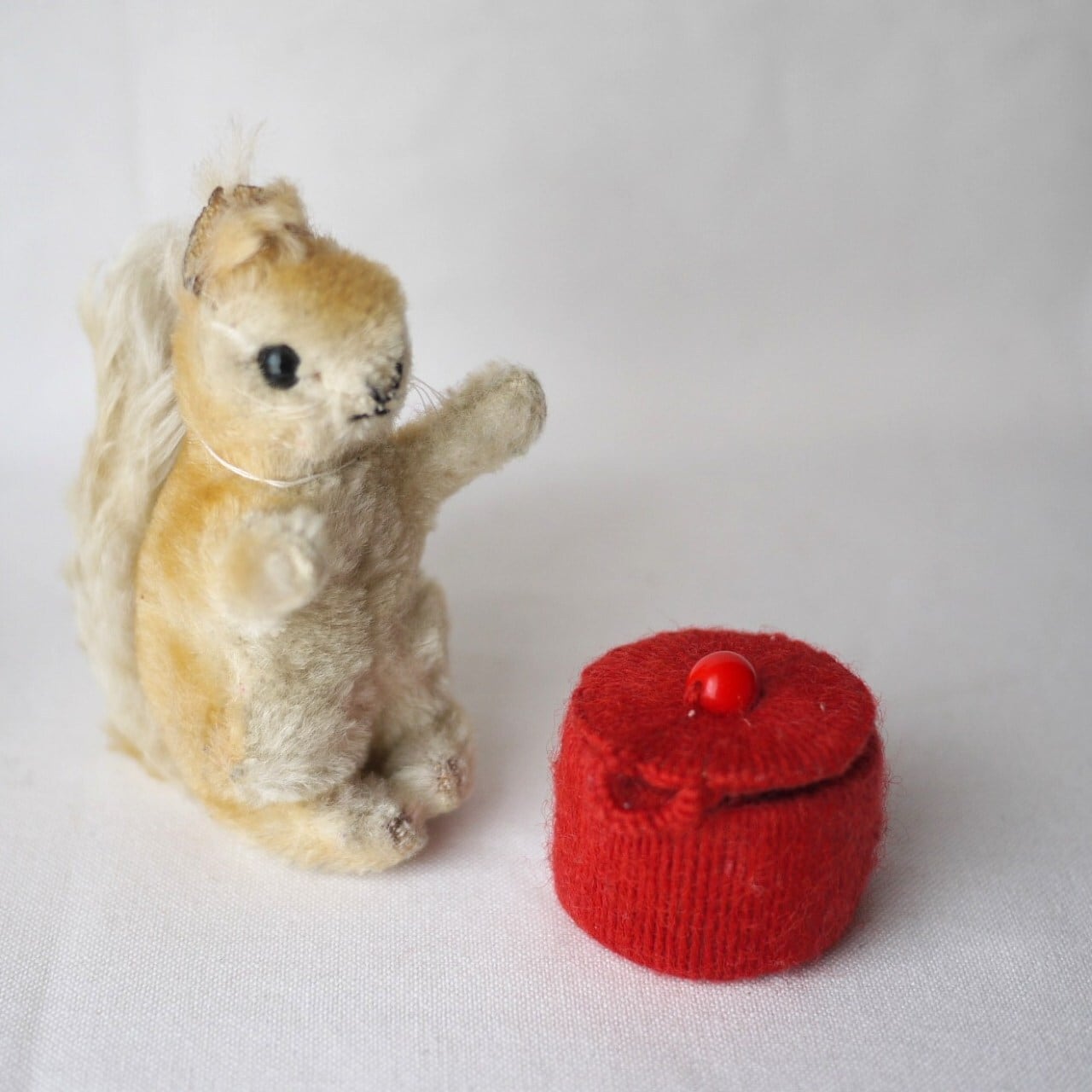 毛糸で作った小物入れ ハンドメイド ドイツ