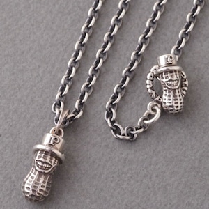 MEDIUM PEANUTS SILVER ＋　ALL SILVER CHAIN