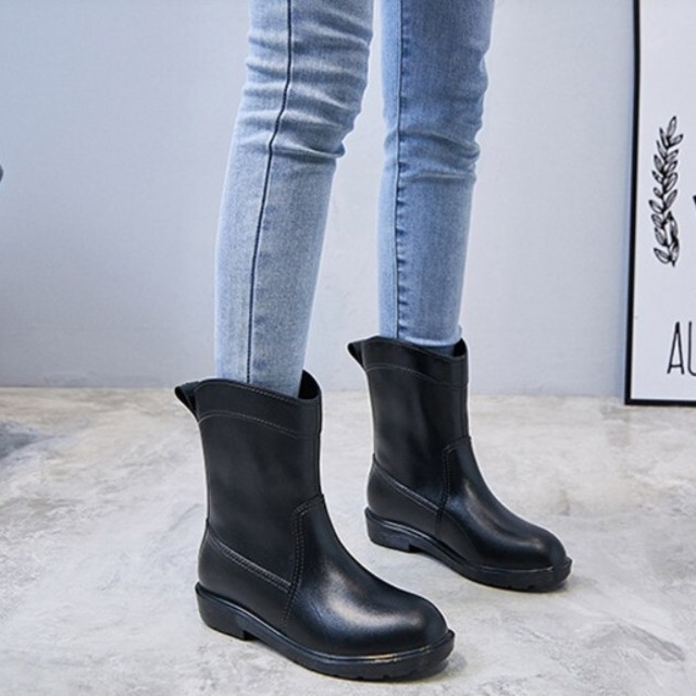 長靴 レディース ブーツ レインシューズ ミドルブーツ レースアップシューズ ローヒール ラウンドトゥ 美脚 脚長 大人可愛い きれいめ シンプル カジュアル 上品 おしゃれ かっこいい 存在感 こなれ感 防水 春 夏 秋 冬 オールシーズン 無地 お出かけ アウトドア 旅行 公園 休日 ショッピング デイリー 普段使い 韓国 コーデ 24.0cm 24.5cm 25.0cm 25.5cm 大きい 春カラー 秋カラー 大人カラー カラバリ 黒 赤 緑 茶色 ピンク ブラック レッド グリーン ブラウン