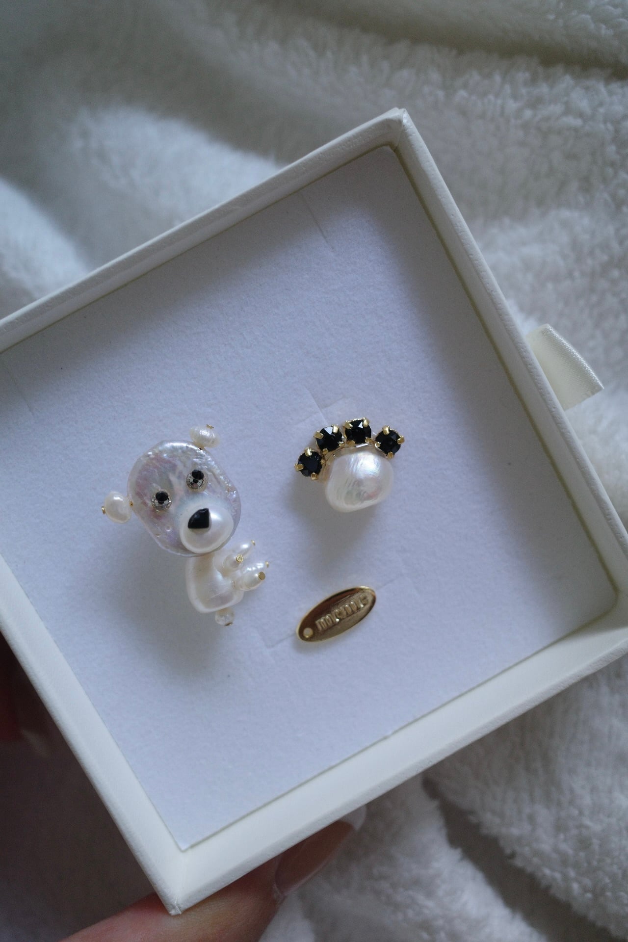 うわめづかいのSHIROINU | MEME ミーミー