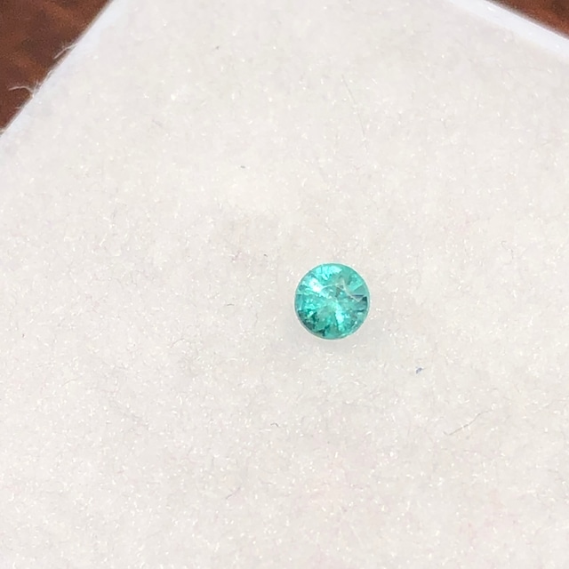 パライバトルマリン⑤　0.10ct 銅結晶入り！　オーバル