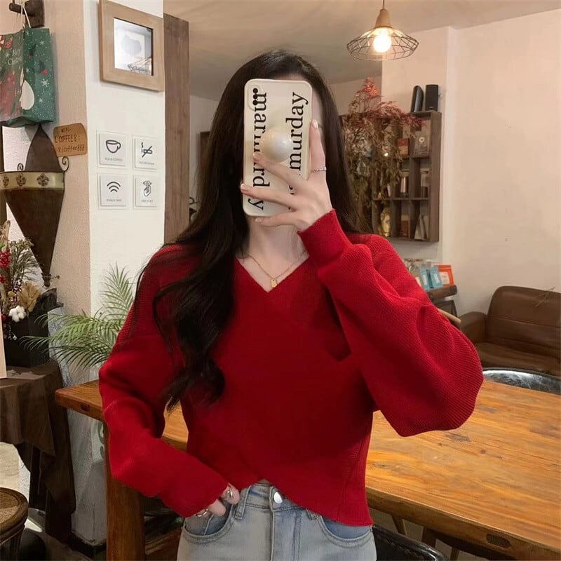 送料無料】 大きな赤いセーターの女性の秋と冬のクロス V ネック