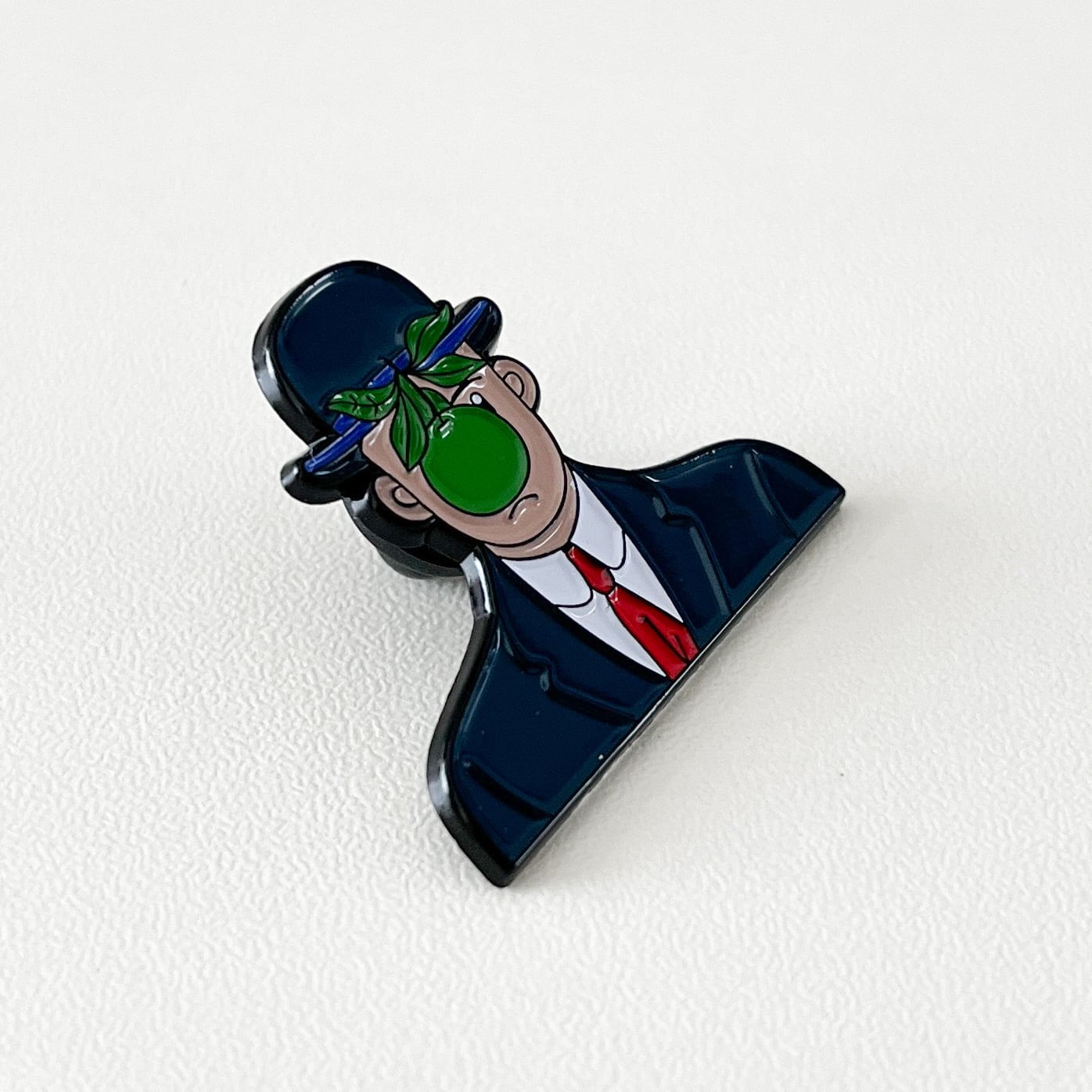 マグリット エナメルピン 人の子 | hmm, by 東京都美術館ミュージアム