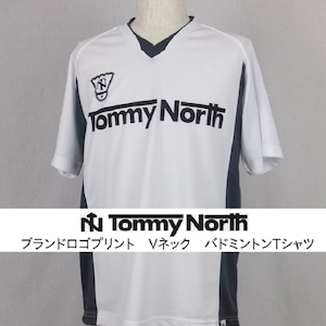 Tommy North　ブランドロゴプリント　Vネック　バドミントンTシャツ　BDM0001　ホワイト×グレー