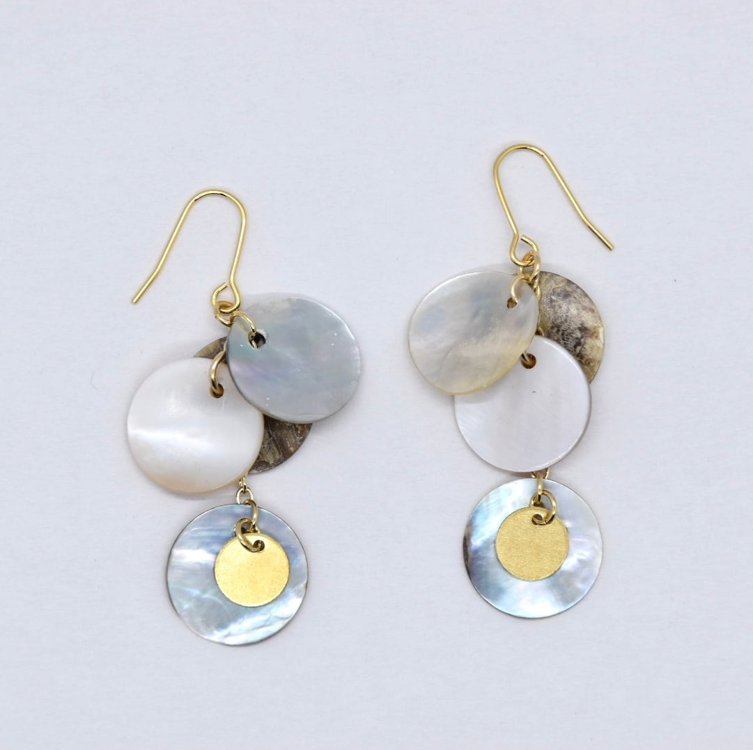 Shell earrings Long: シェルイヤリング ロング Gris by TIROIR