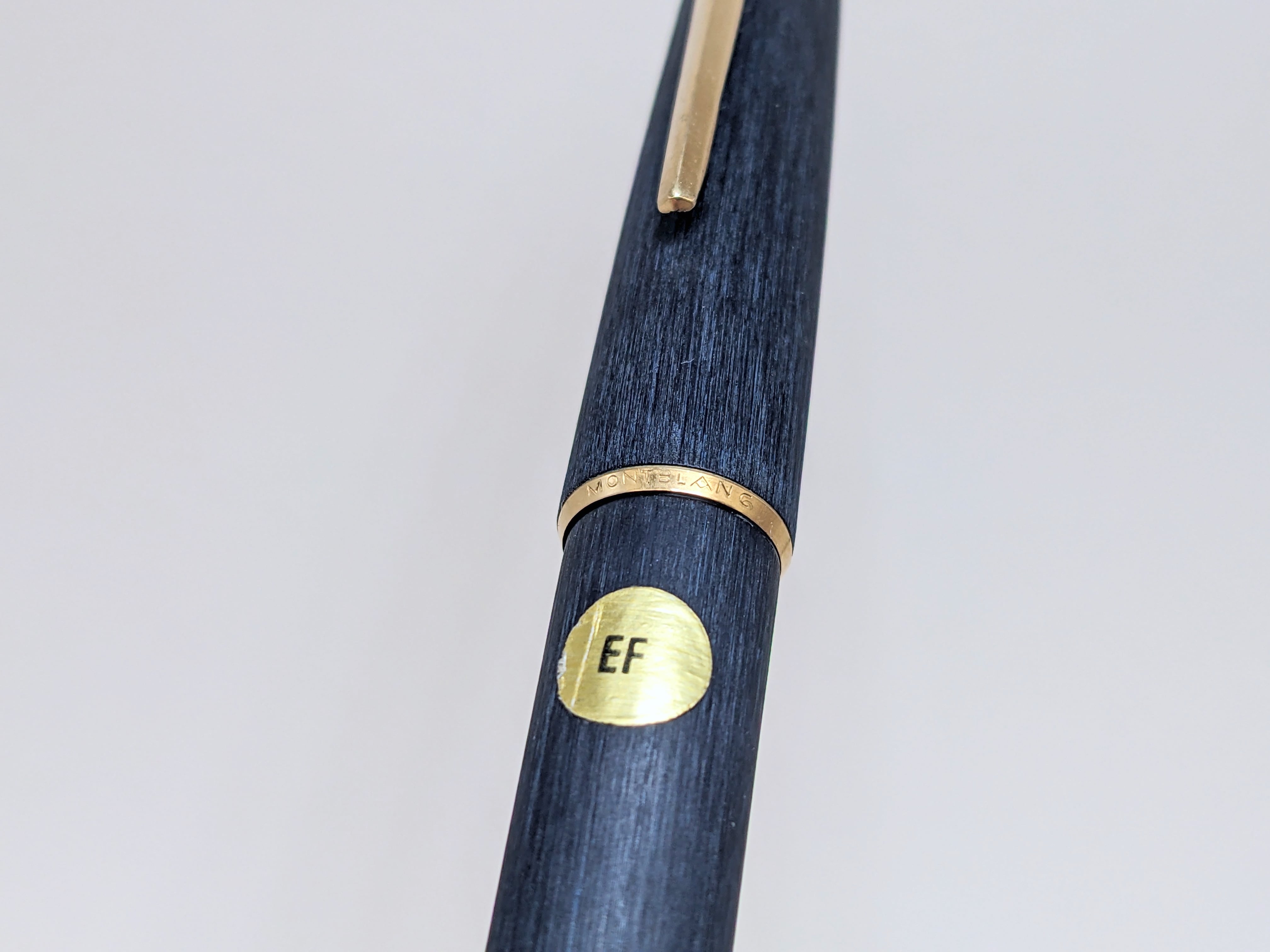 画像に写っているのは、モンブラン 220という万年筆です。1970年代に製造