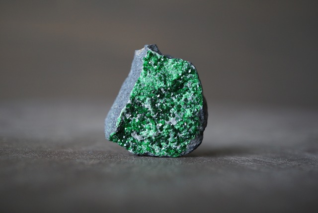 ウバロバイト・ガーネット Uvarovite Garnet 942