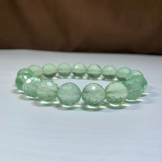 爽やかミントグリーンフローライト・128面体カットブレスレット