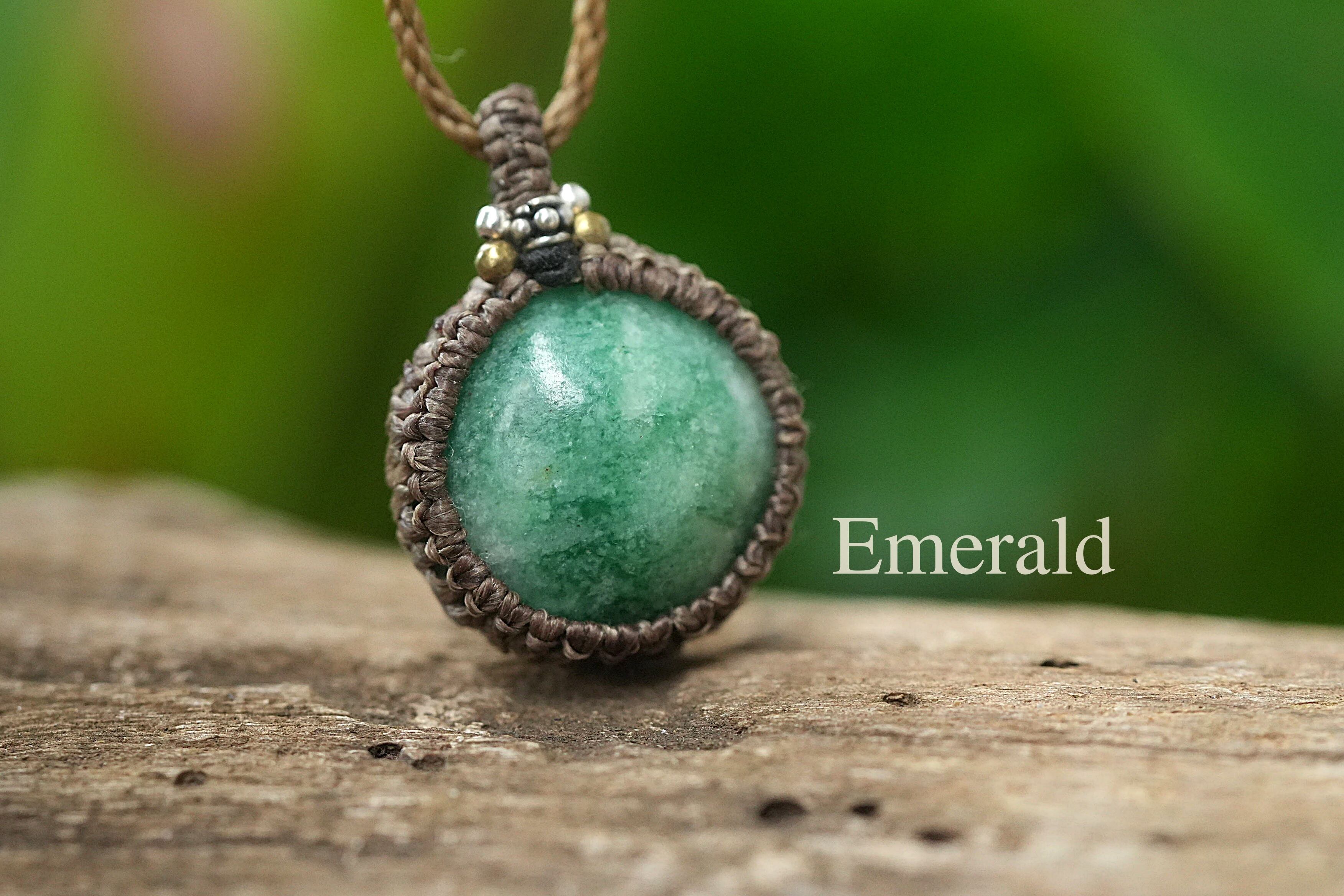 まんまる新緑 半貴石★エメラルド★マクラメネックレス 2104