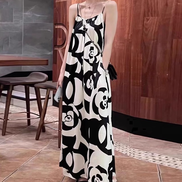 ロングワンピース キャミワンピース レディース ワンピース ロング 袖なし キャミソール ポケット かわいい 大人可愛い 上品 おしゃれ レトロ ラフ ガーリー クール モード系 存在感 フラワー 春 夏 秋 ロングシーズン デート お出かけ リゾート 海 ビーチ 女子会 ショッピング コンサート ライブ お花見 カフェ ランチ 重ね着 楽ちん 体型カバー プチプラ 普段使い 着回し モテ インスタ映え M L XL 2XL 3XL 4XL 白 ホワイト 黒 ブラック ベーシックカラー 大人カラー