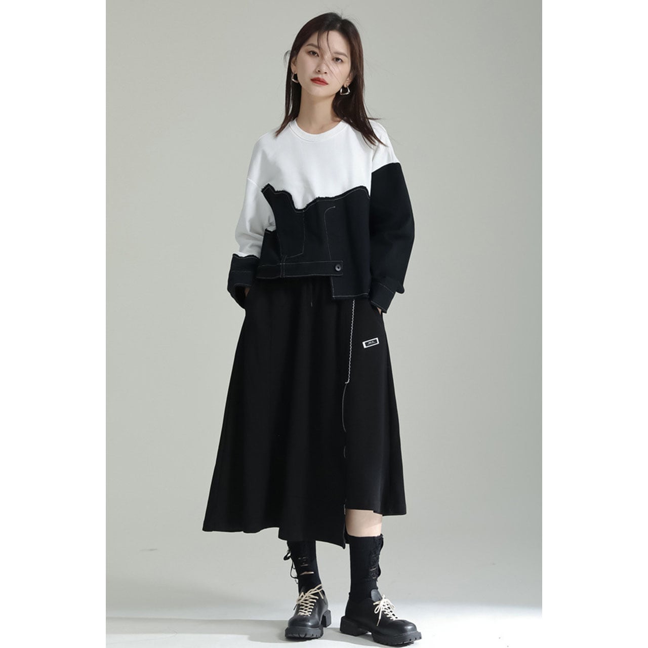 Bicolor Design Asymmetry Pullover | HEENIE HEENIE 公式オンラインストア