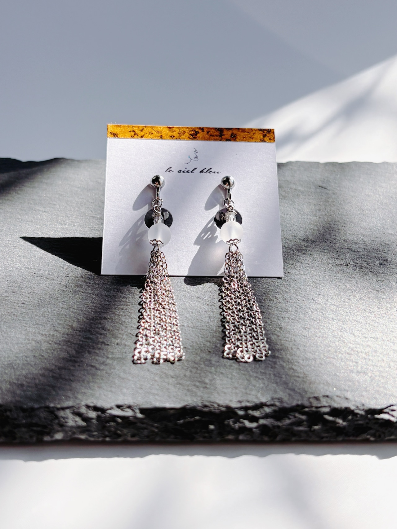 耳元揺れるイヤリング 水晶 ゴールド/シルバー