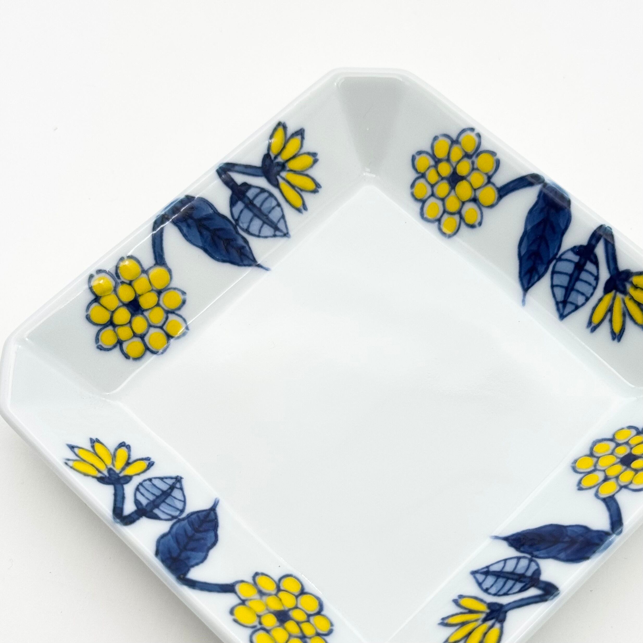 呉須葉釉花 角皿 | 24to3［西富陶磁器オンラインストア 有田焼・波佐見焼］