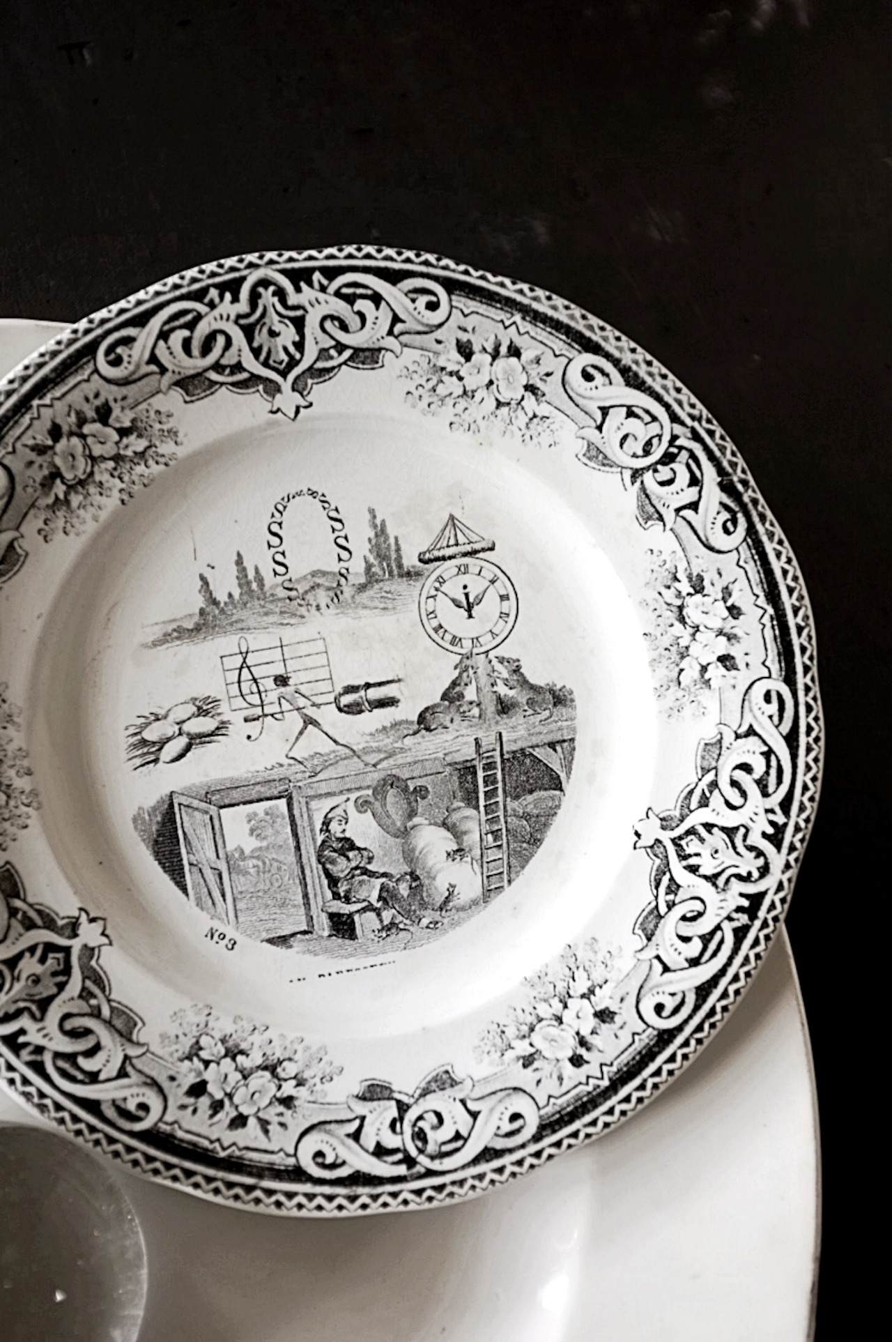 1860s Creil et Montereau Lebeuf Milliet et Cie 不可解ユートピア 謎のプレートa クレイユモントロー Rébus