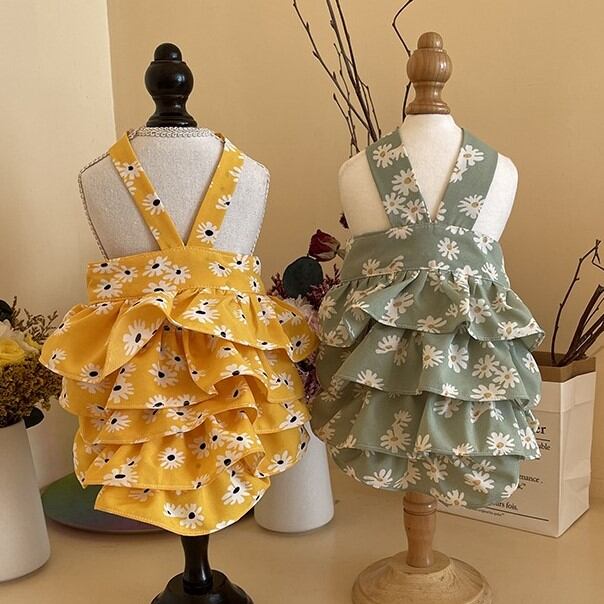 大型犬もOK! 花柄フリルスカートのワンピース