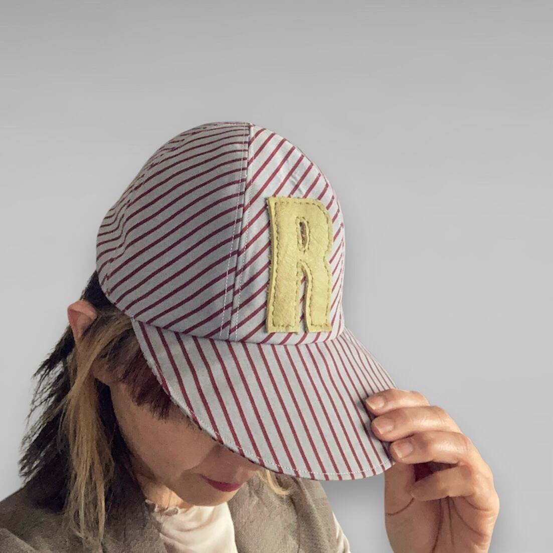 ZOZOTTE ストライプキャップ/グレー&ワイン/Rロゴ入り