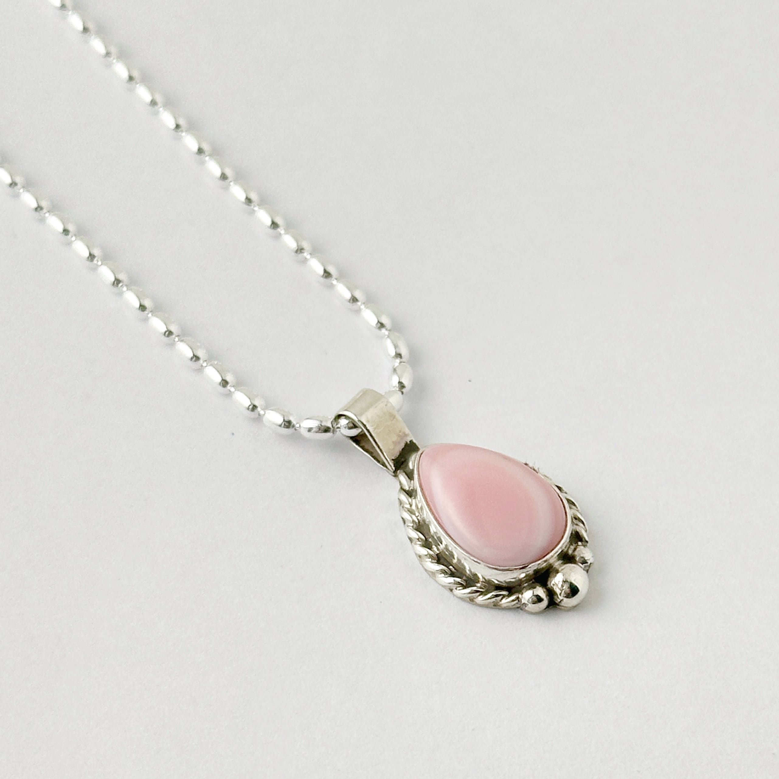Indian Jewelry 》ドロップ型 コンクシェル ペンダント ネックレス