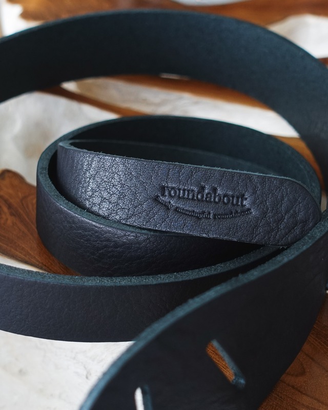 roundabout Leather Buckleless Belt BLACK