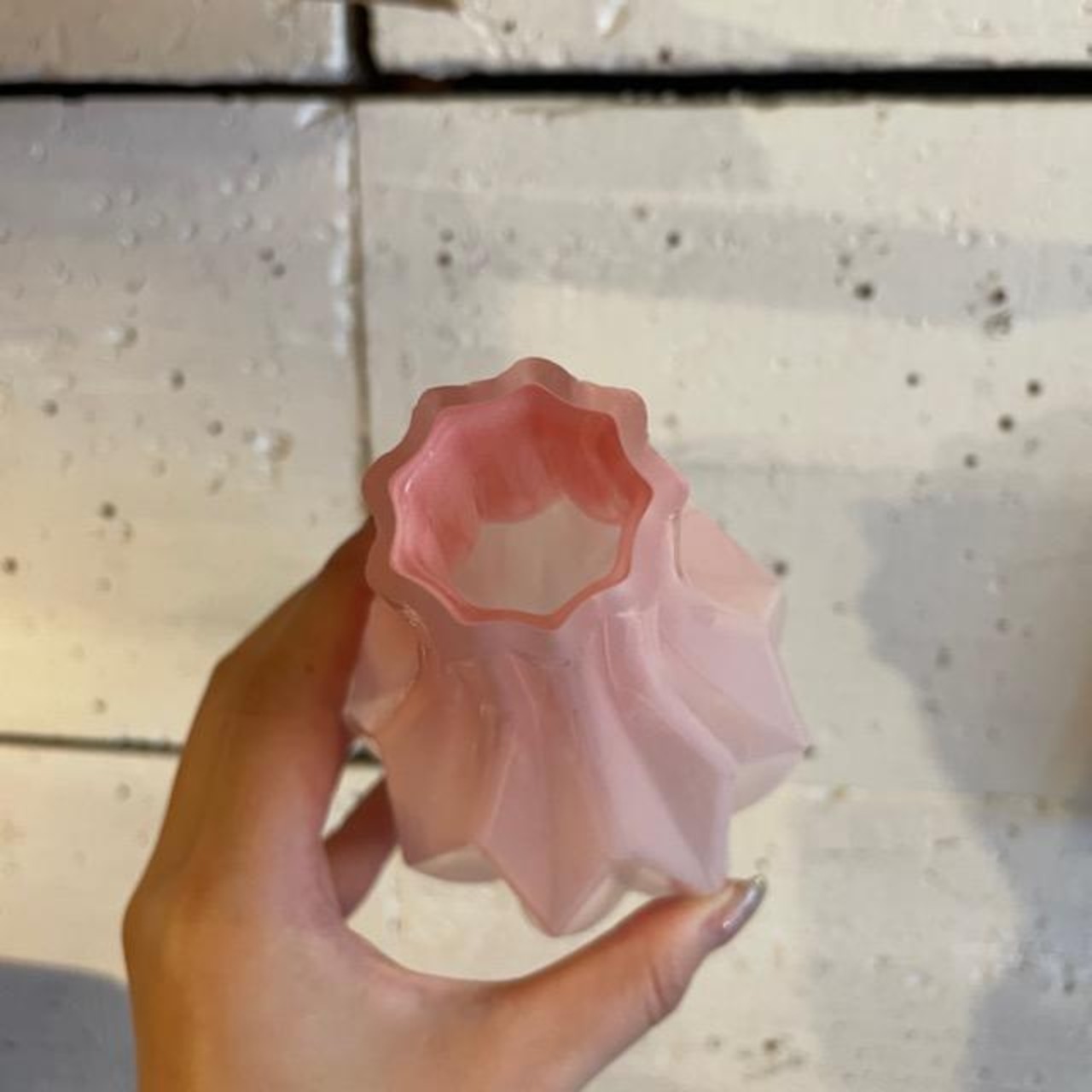 MILK GLASS SINGLE VASE - DIA MILK PINK / フラワーベース　ピンク　花瓶　1輪挿し　リビング　ガラス