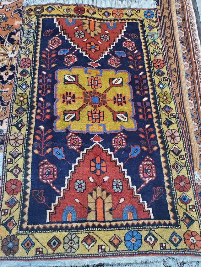 絨毯クエスト51【No.19】メシュキン産 (Shasaban族) ※現在、こちらの商品はイランに置いてあります。ご希望の方は先ずは在庫のご確認をお願いします。