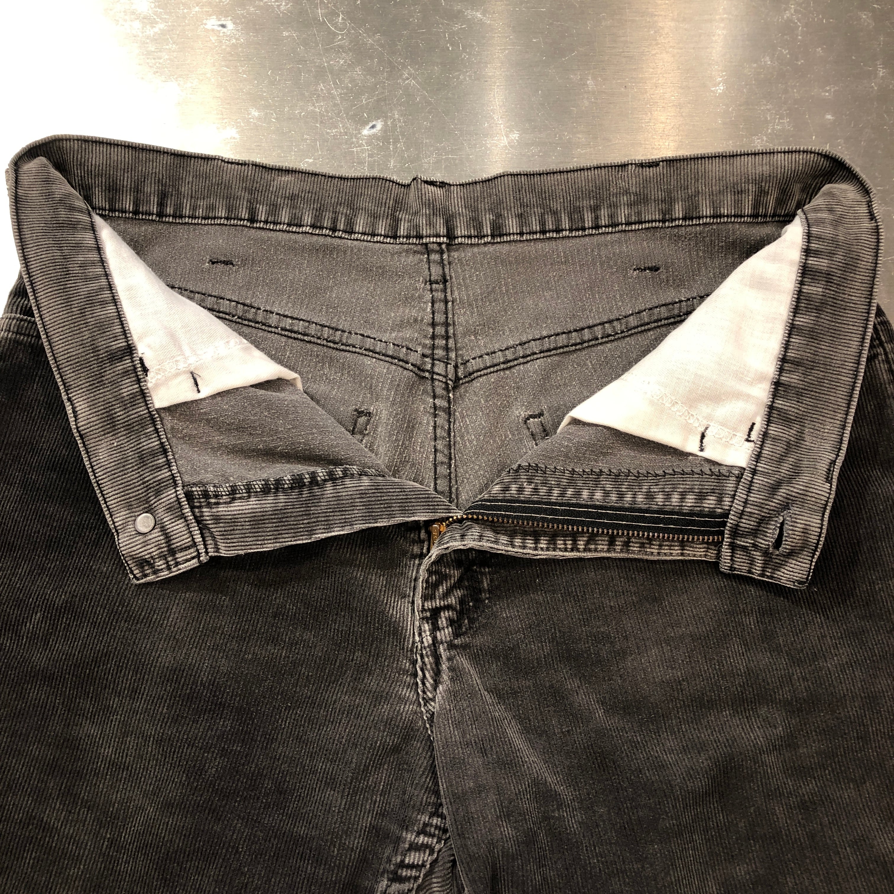 LEVI'S 519 BLACK CORDS SHORTS W33.5 | safarionline