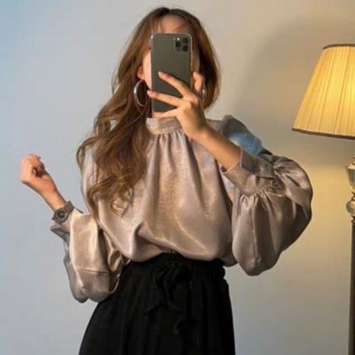 予約受付商品：Shinee　光沢　パフスリーブブラウス　シャンパンカラー　黒　白