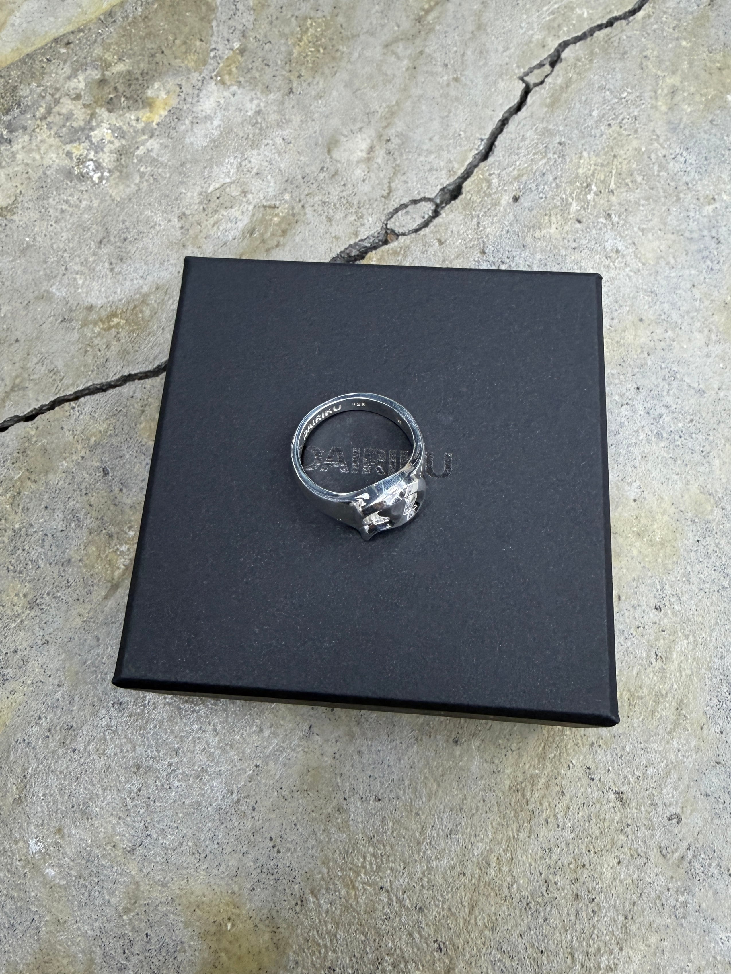 DAIRIKU | D Silver Ring | Silver | HOWDAY