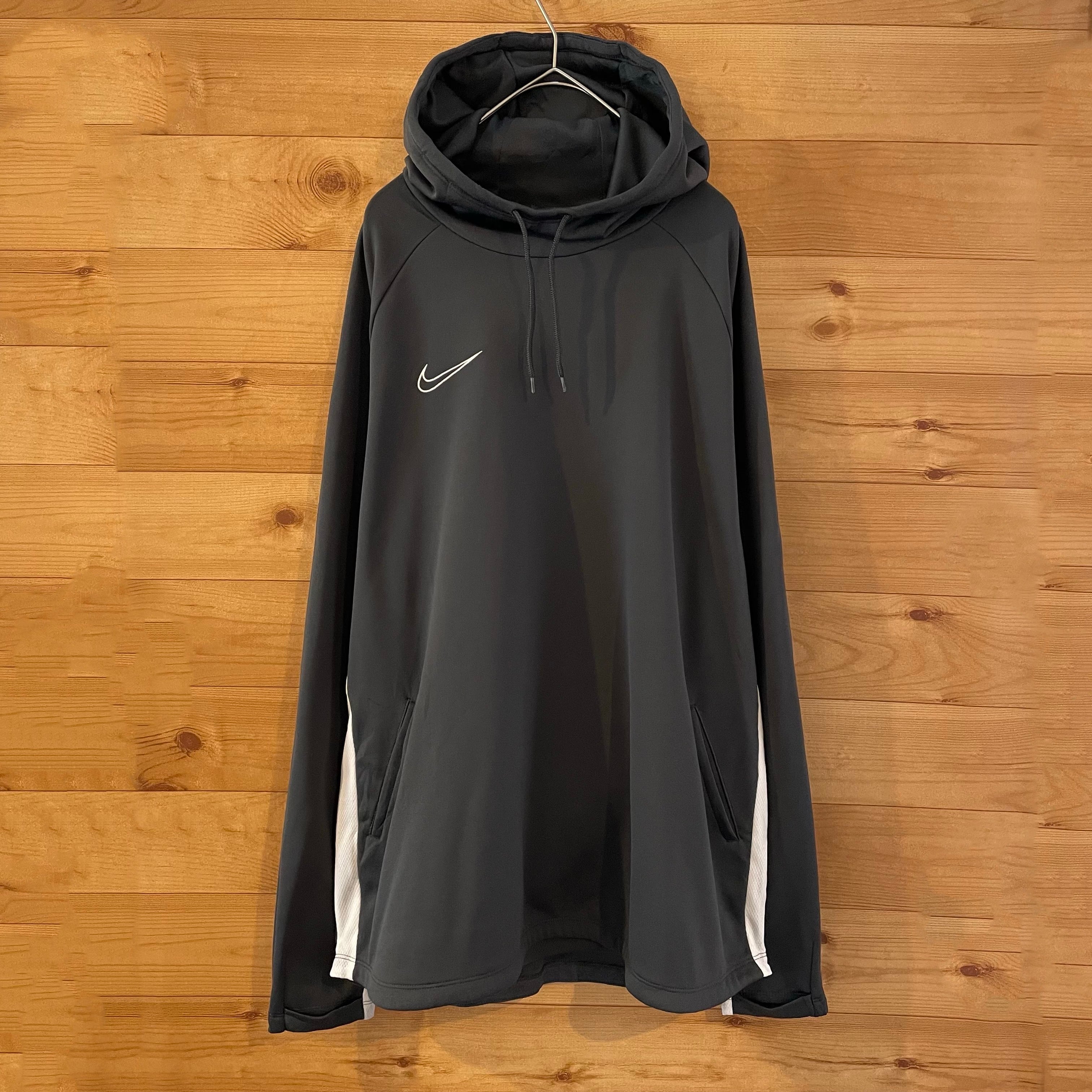 ✨NIKE✨パーカー 白 黒スウッシュ ワンポイントロゴ-