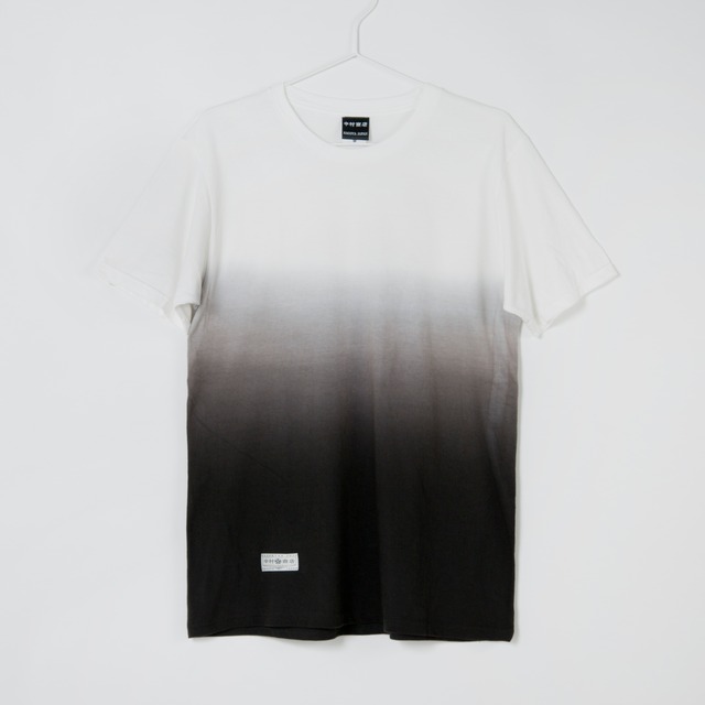黒紋付染めTshirt 「黒暈 -くろぼかし（Black gradient）」2