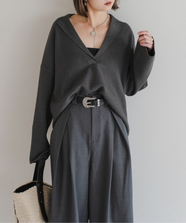 深Vネックニットプルオーバー