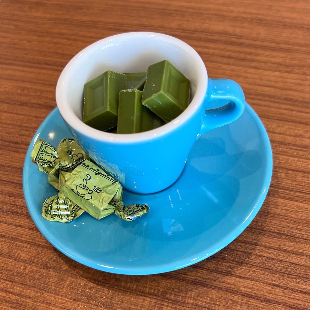 丸缶チョコレート　軍艦島のガンショーくんパッケージ　《抹茶味》