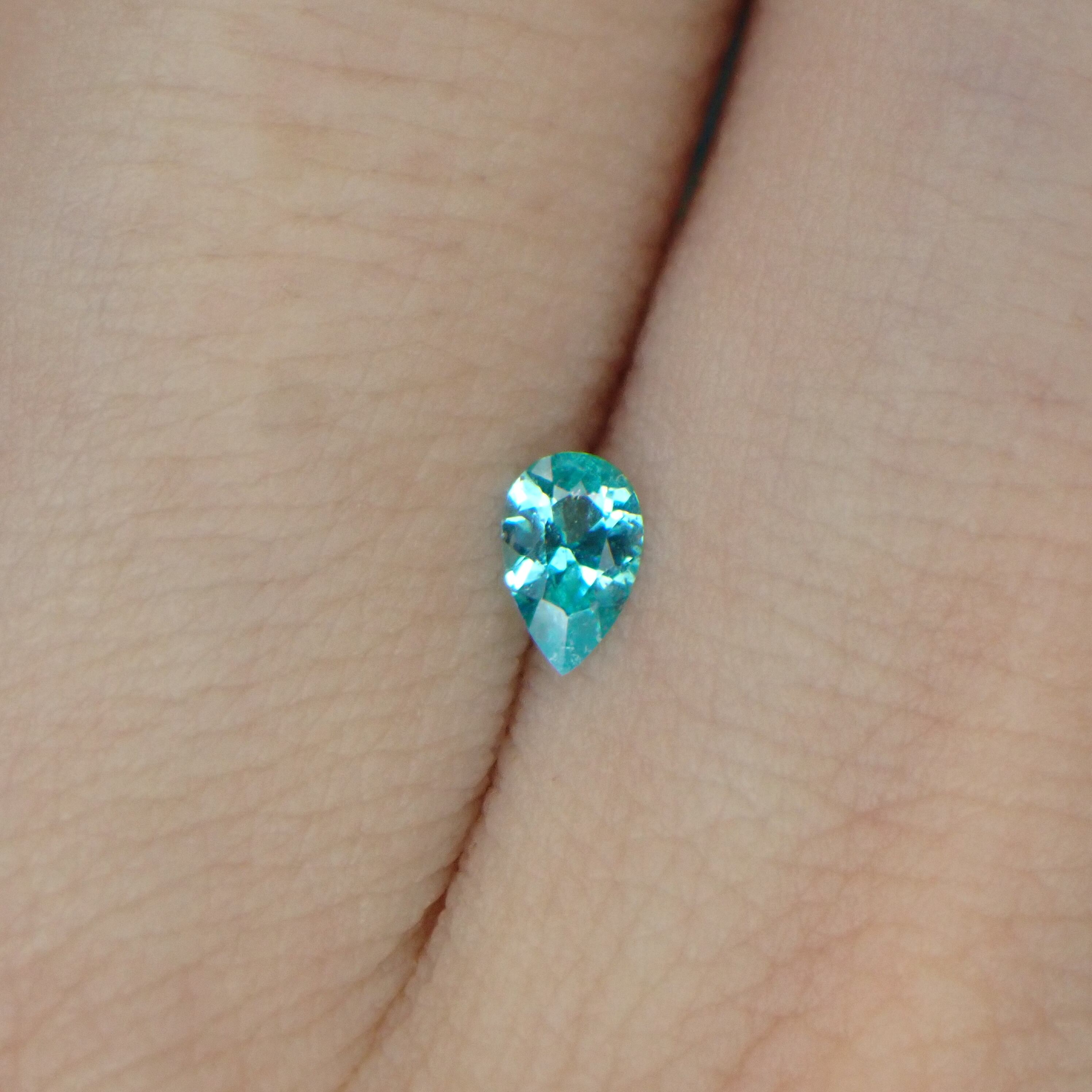 天然 ロイヤルブルーサファイア ルース 0.705ct 鑑別書付き 天然 ロイヤルブルーサファイア ルース 0.705ct 鑑別書付き