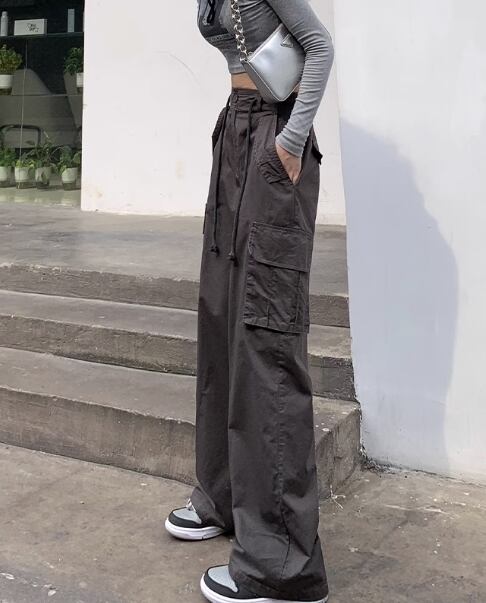 ボトムス パンツ ワイドパンツ ストレートパンツ ワイドレッグ ストレート ワイド ハイウエスト シンプル カジュアル 大人 おしゃれ お洒落 かっこいい レトロ こなれ感 ラフ メンズライク ボーイッシュ 個性的 クール 抜け感 アメリカン アーミー 無地 春 夏 秋 10代 20代 レディース 女性用 学生 お出かけ 公園デビュー 休日 運動 アウトドア 着回し 普段使い 脚長 S M L XL 黒 ブラック 緑 グリーン くすみカラー 大人カラー モノトーン アプリコット