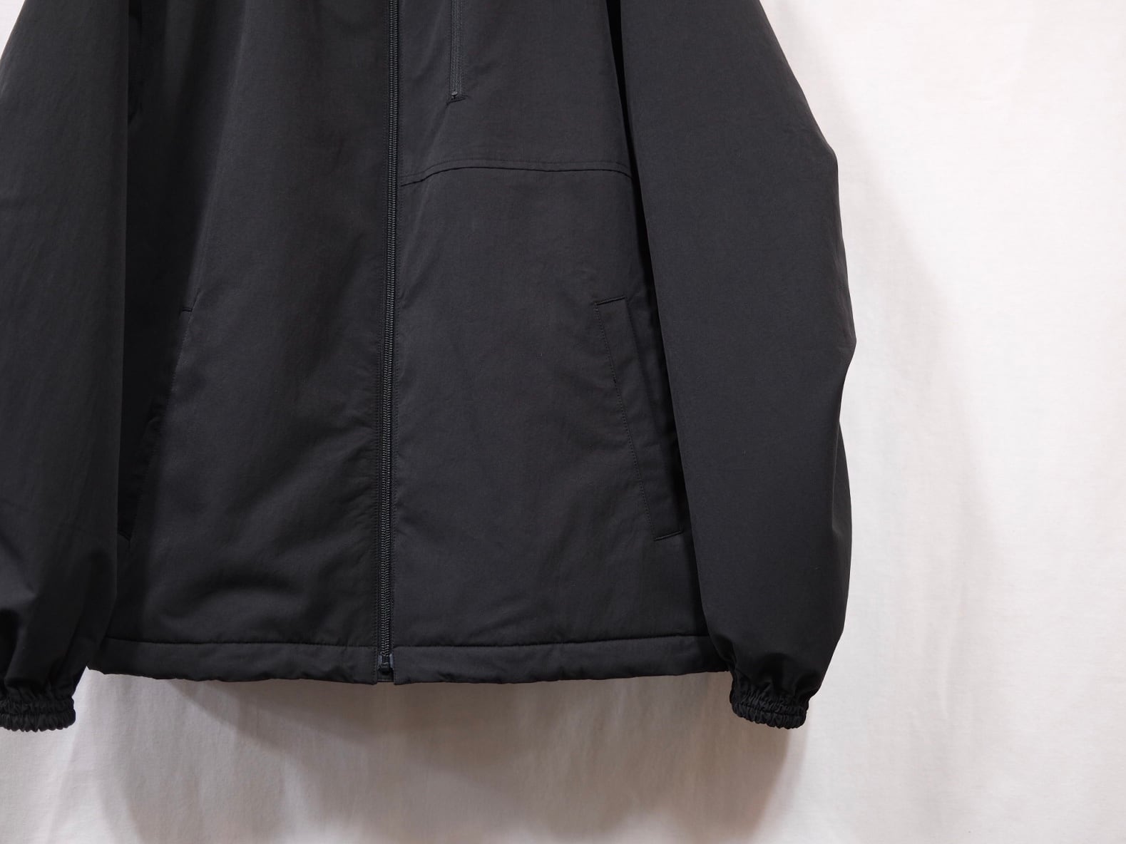 UNIVERSAL PRODUCTS “NO COLLAR BLOUSON” UNIVERSAL PRODUCTS “NO COLLAR BLOUSON”