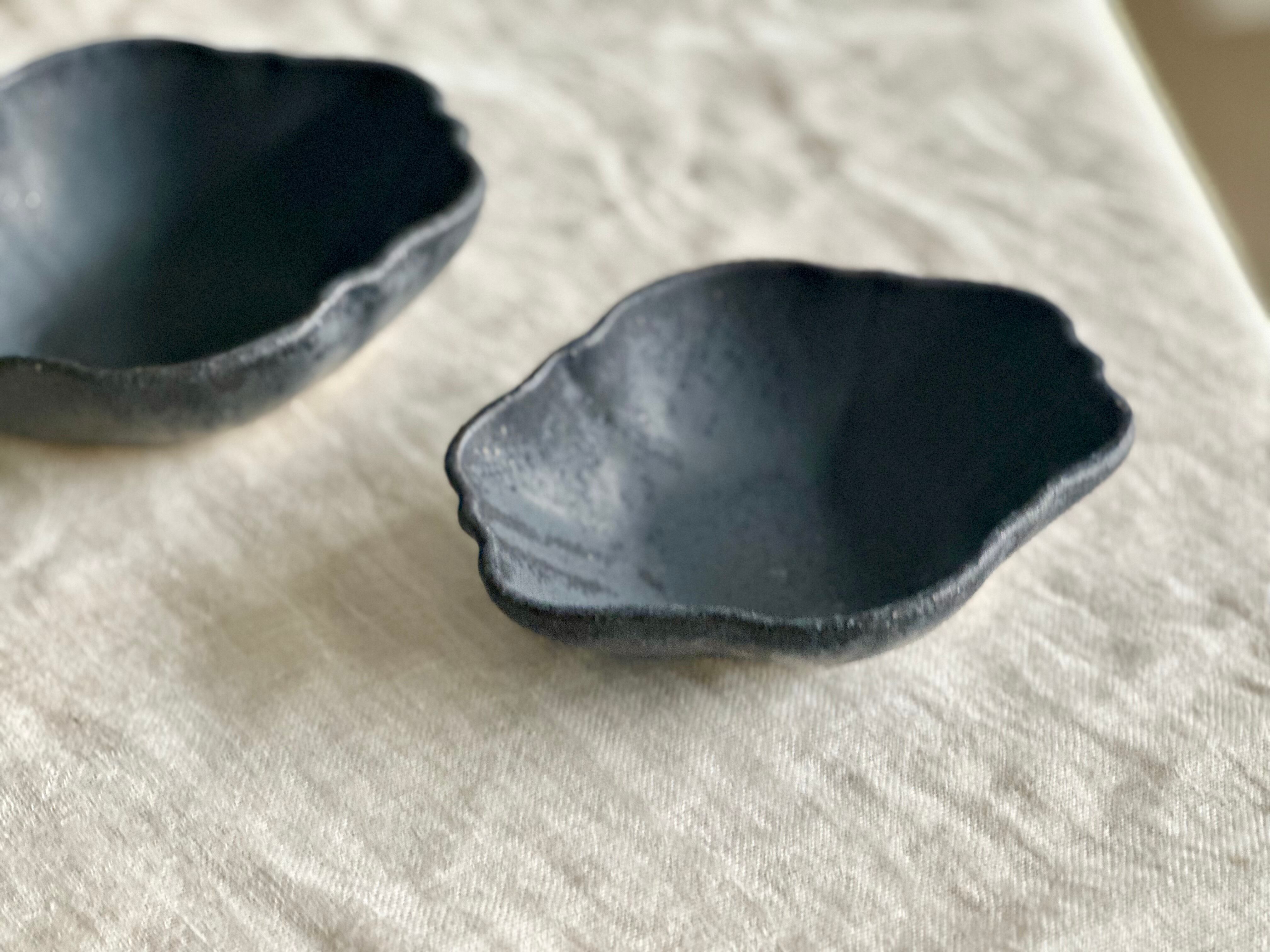 黒錆花オーバル豆皿