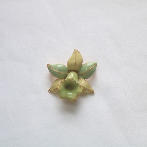 OLD flower design brooch