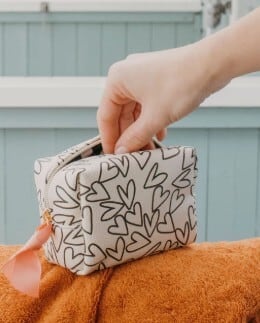 MONO HEARTS MINI CUBE COSMETIC BAG_PMC114