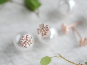 クローバーとパールの2wayピアス/イヤリング（ピンクゴールド）
