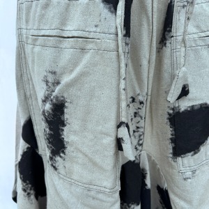 モノトーン変形スカート