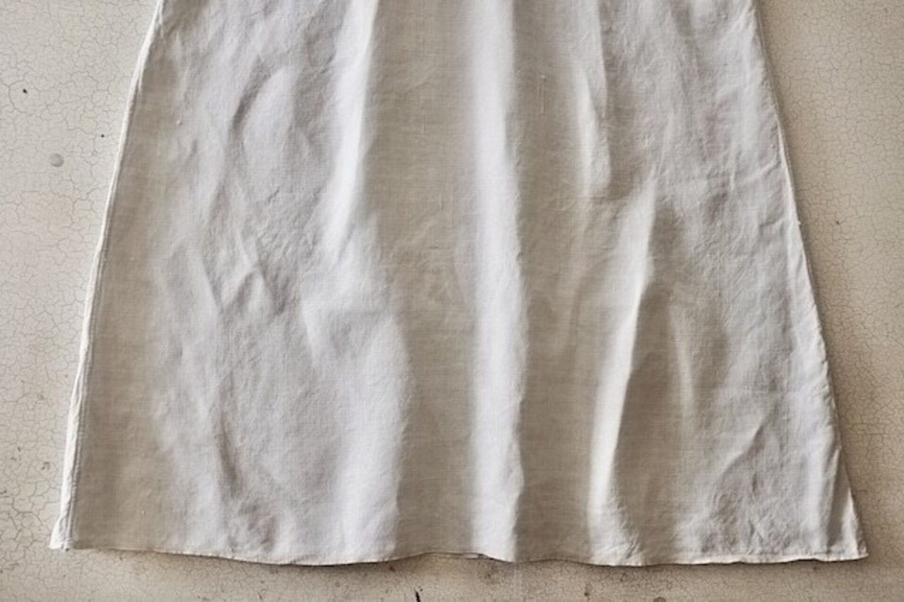 フランス 1900s 手織リネン 装飾的モノグラムと緩やかなワンピースa アンティーク