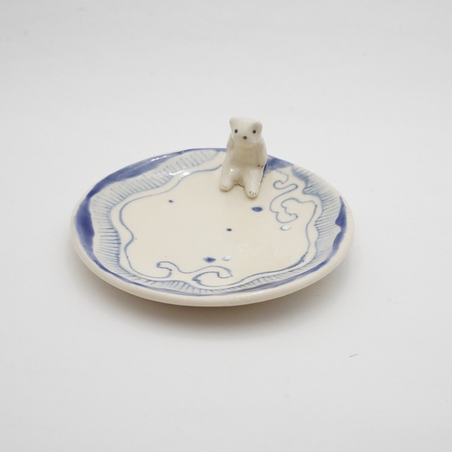 【陶彩工房Canoe】「物思いのシロクマ」4寸皿  21