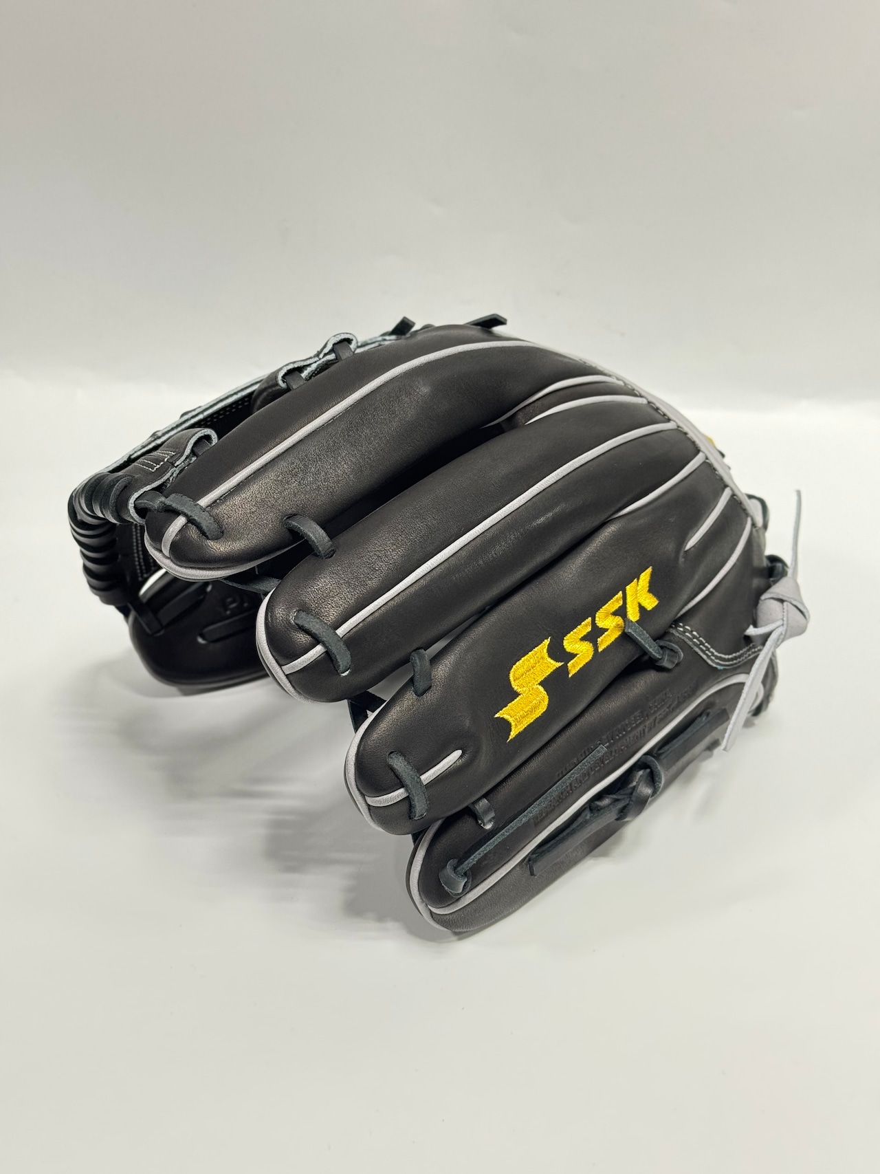 SSKｰエスエスケイ　proedge(プロエッジ）軟式限定グローブ　矢野雅哉選手モデル　716型　右投げ用　ブラック×グレー・画像5
