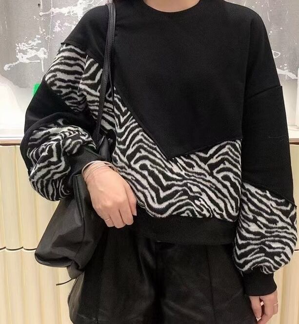 アニマル柄　切り替えスウェット　AJ22240-101