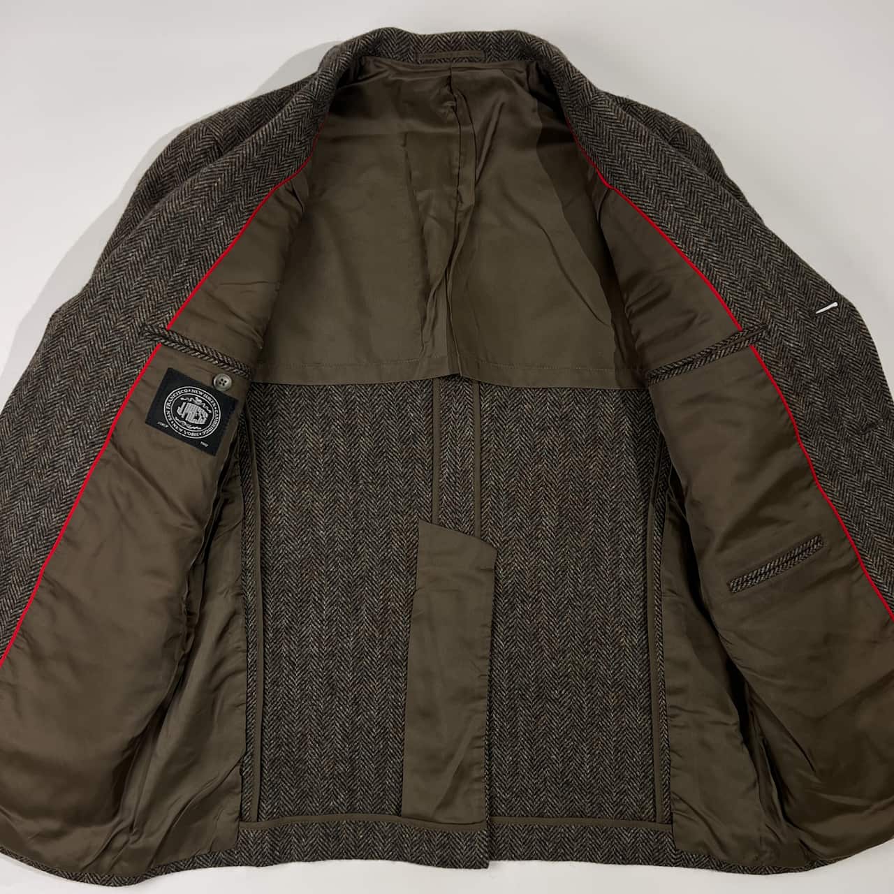 美品 J.PRESS テーラードジャケット ヘリンボーン グレー くるみボタン J.PRESS ジェイプレス くるみボタン ヘリンボーン ウール テーラード