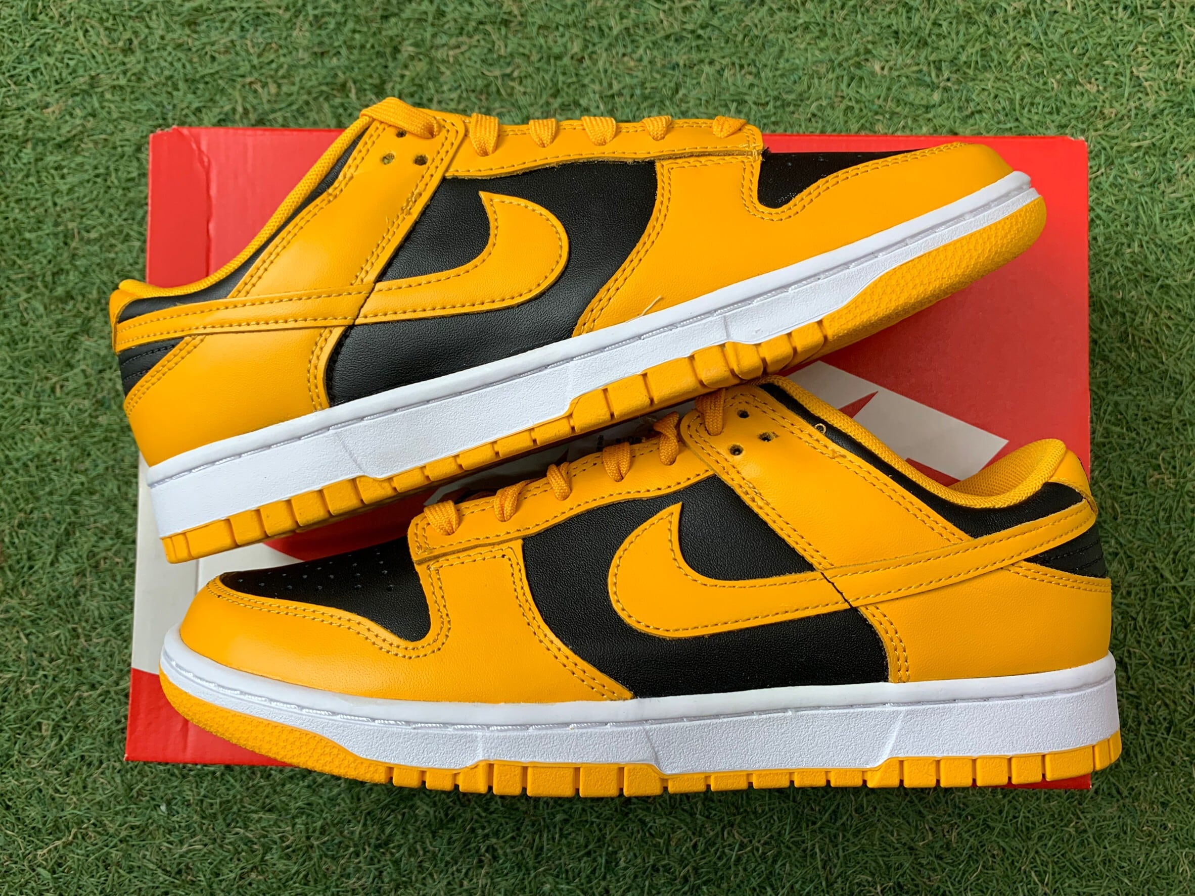 DUNK LOW RETRO Championship Goldenrod