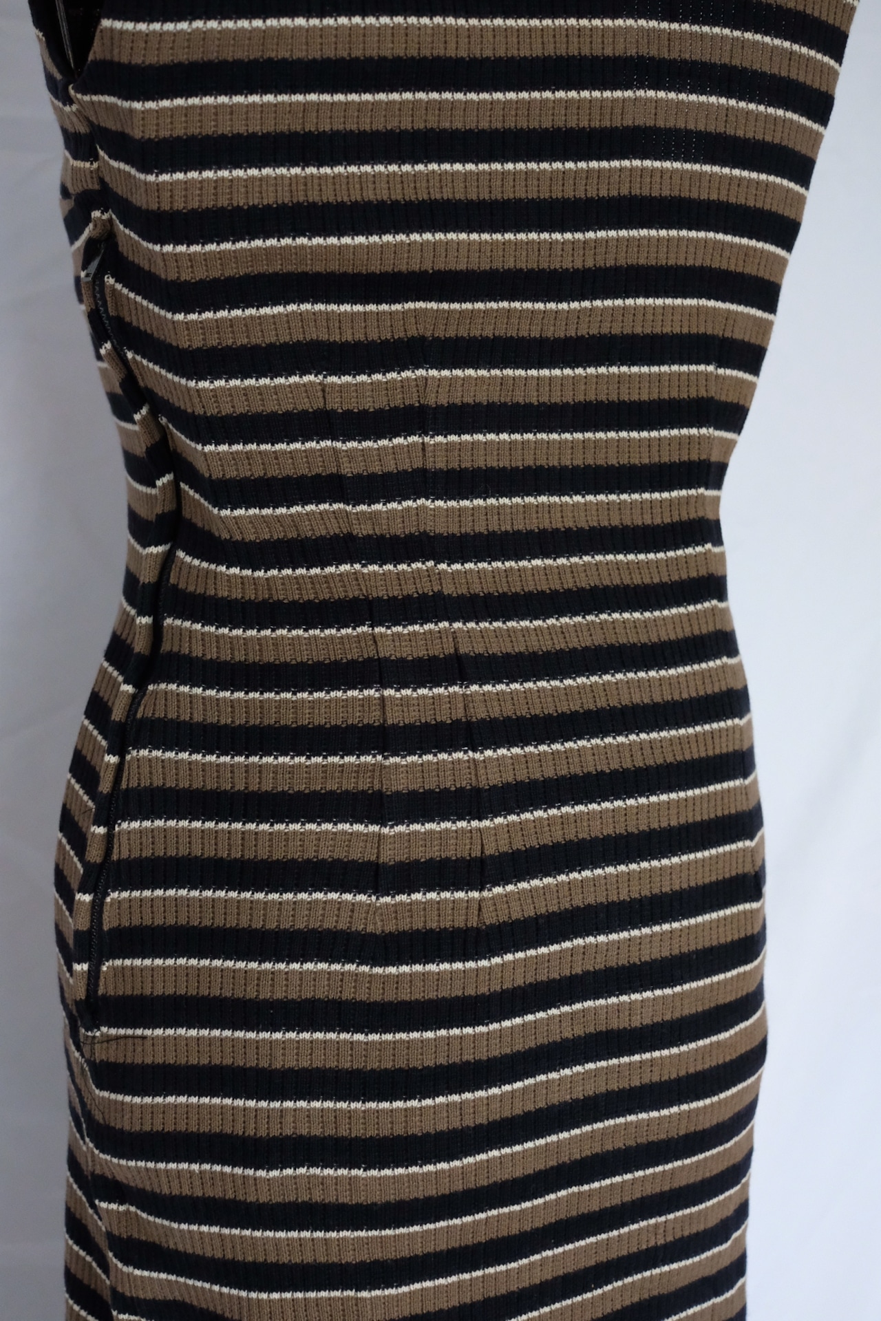 60‘s “Flat knit by Marie Phillips” Border pattern sleeveless dress