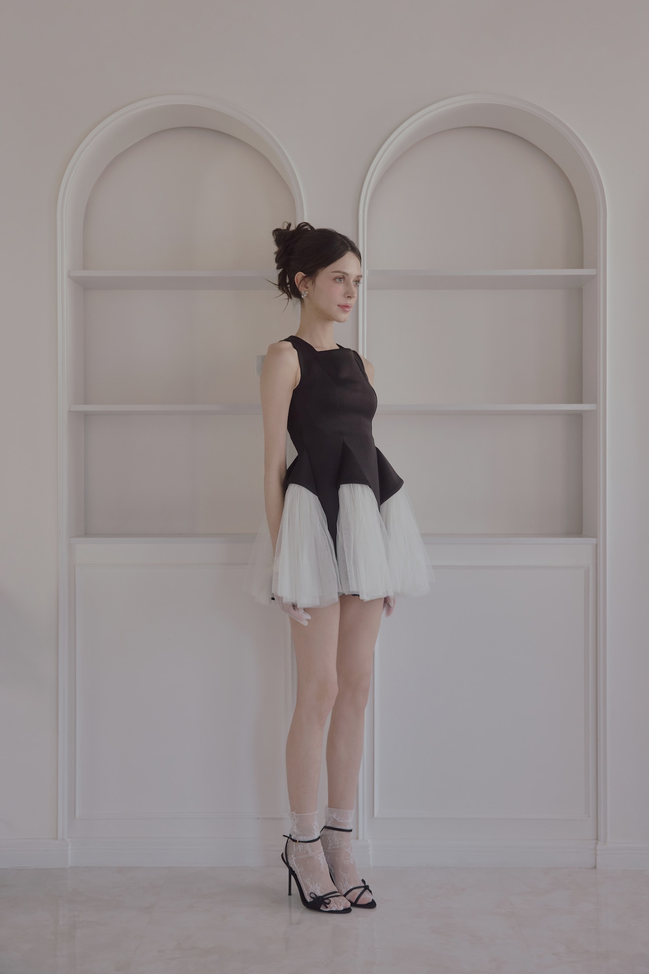 Back ribbon tulle dress
