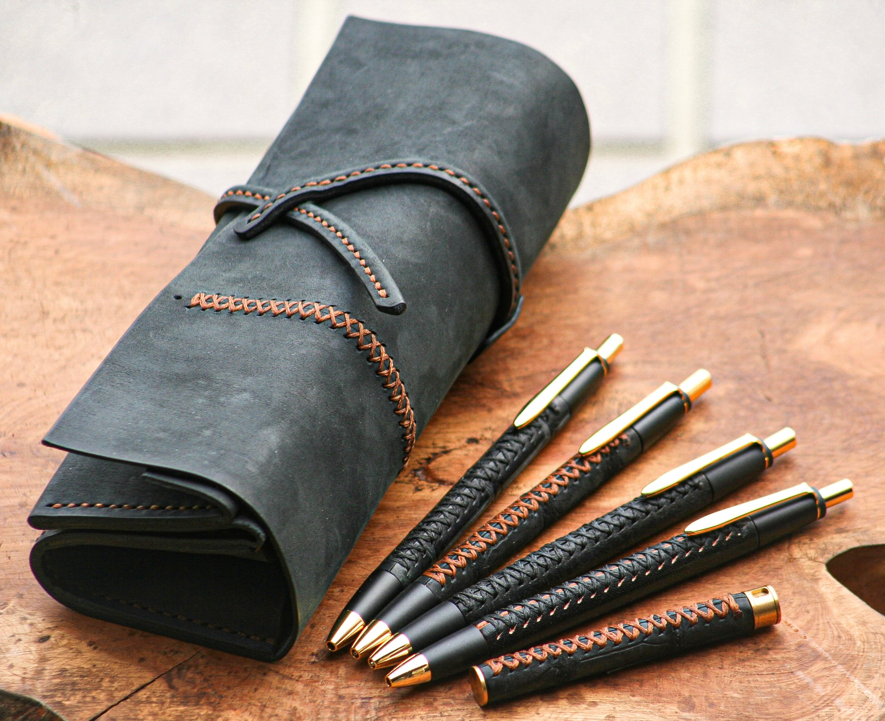 ☆不定期販売☆ 業界初！ 硬度表示窓付き革軸芯ケース【クロコダイル