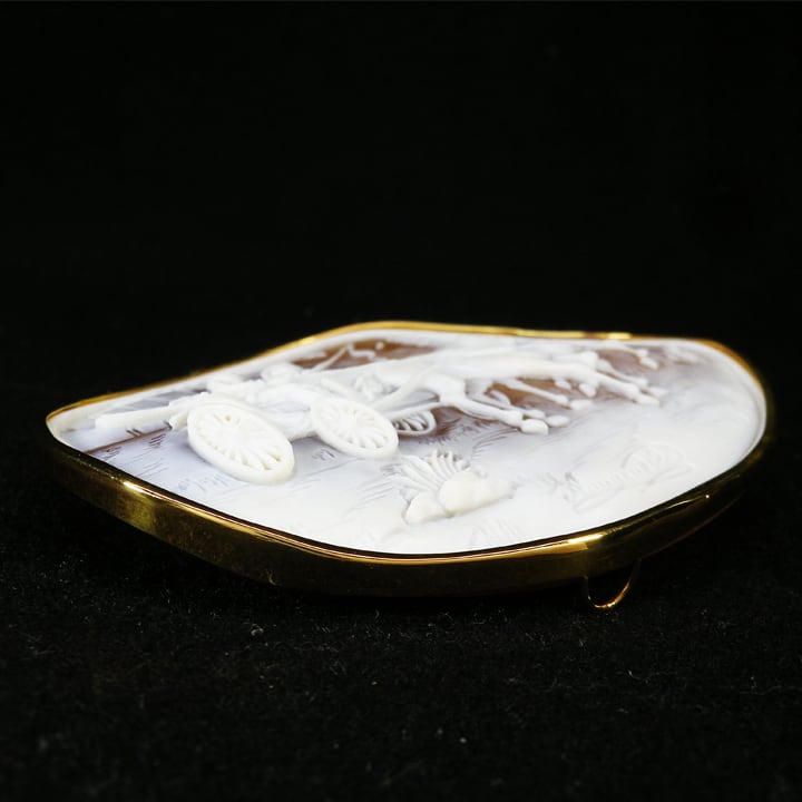 ジョヴァンニ・アメンドーラ作 二頭立てキャリッジのカメオ | Cameo