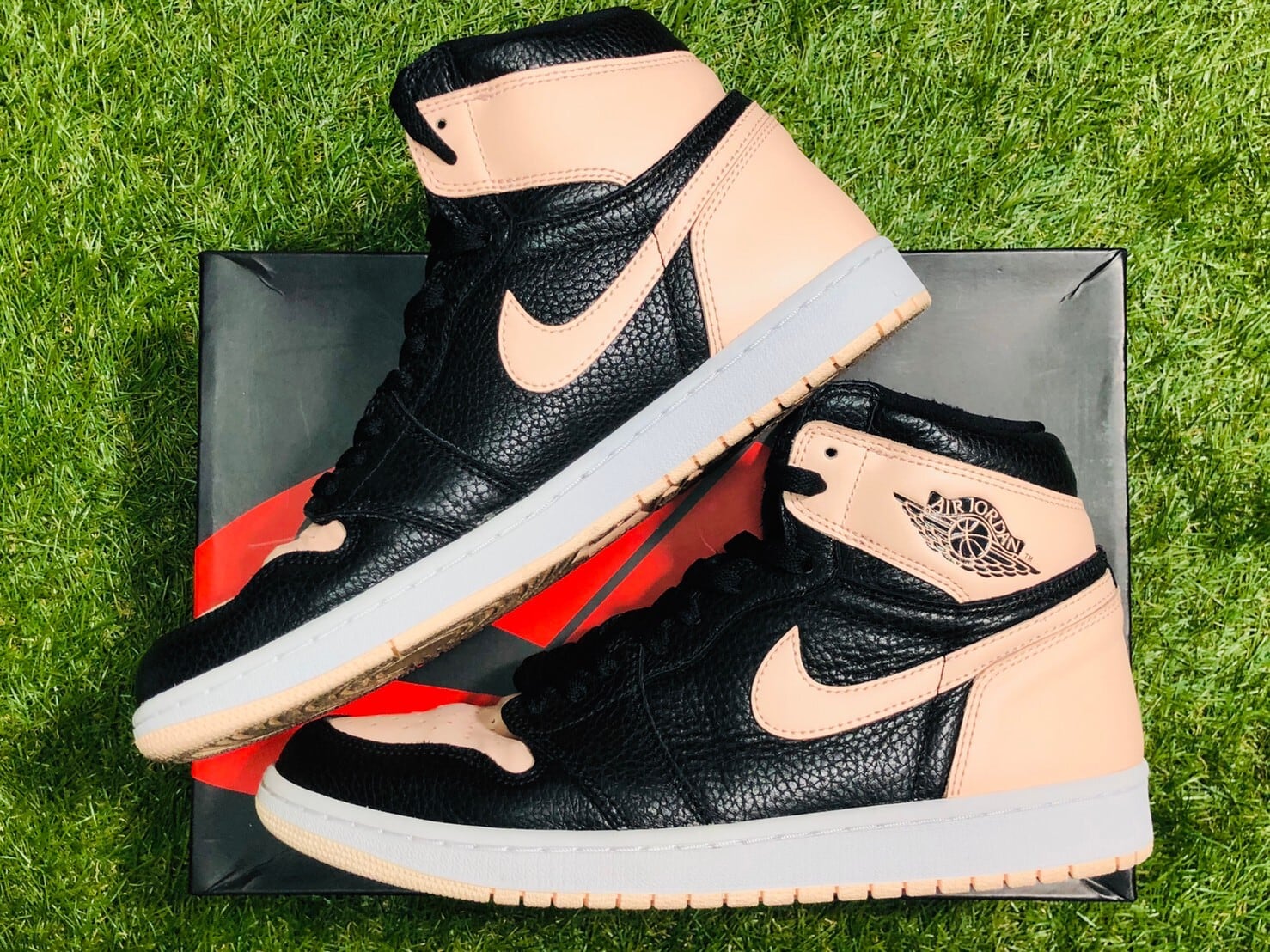 NIKE AJ1 RETRO HIGH OG CRIMSON TINT